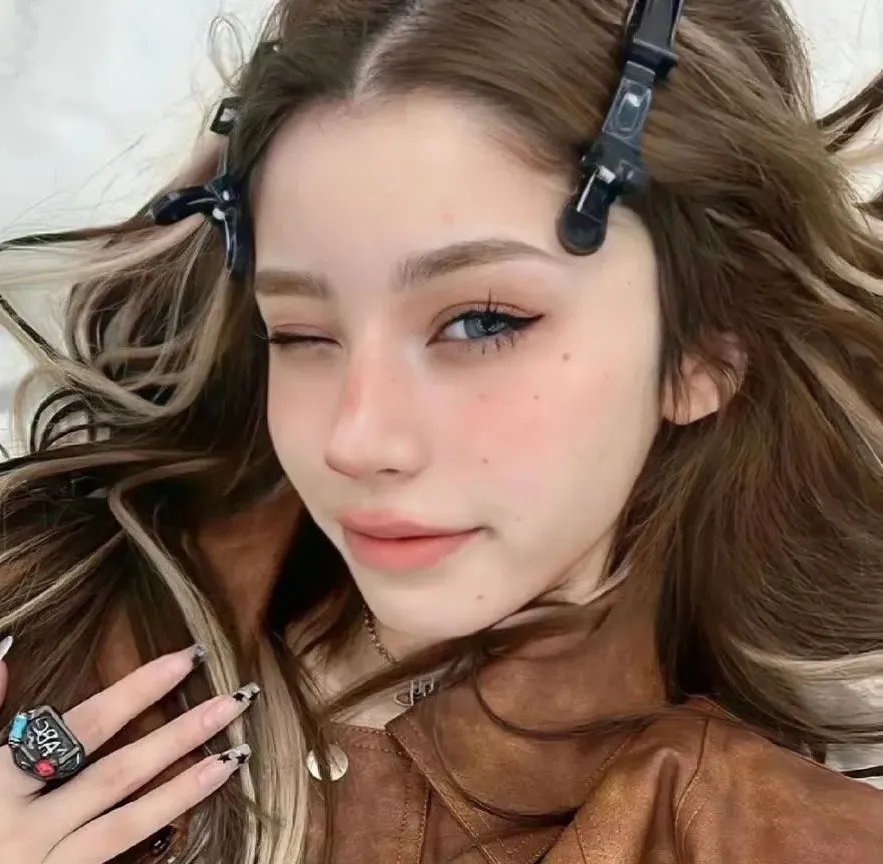 目露凶光